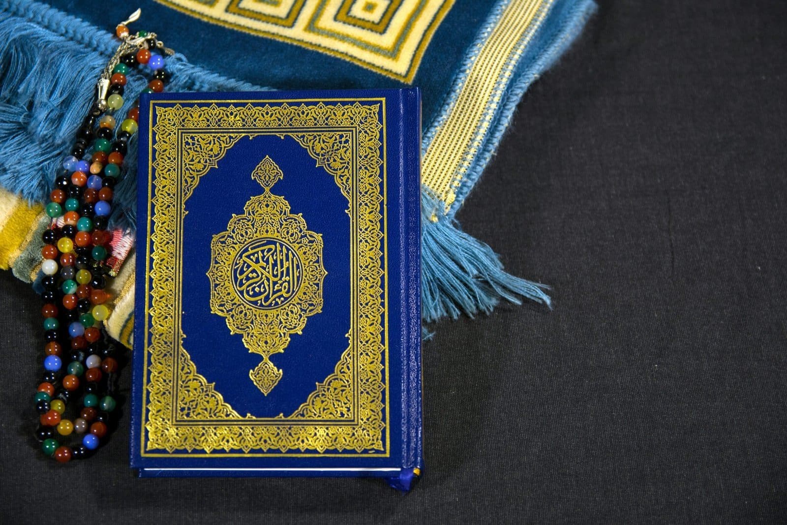 How to Know Jesus Personally: A Guide to Prayer and Relationship 1 blue and gold area rug